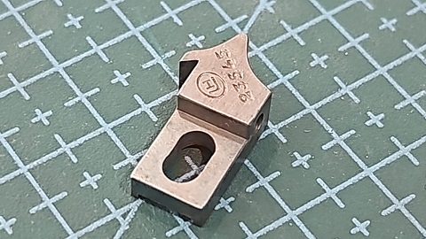 UÑA TRABA SINGER OJALADORA ANTIGUA