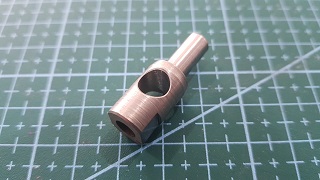 RETENTOR DE LA BARRA BROTHER B826