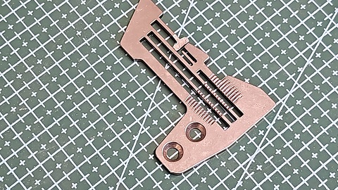 CHAPA AGUJA SIRUBA OVERLOCK 4 HILOS 2X5