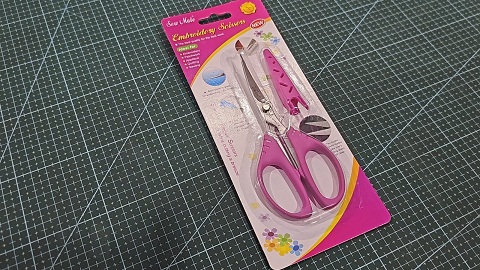 TIJERA ASEO CON CURVA PARA BORDADOS EMERY