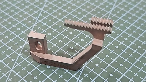 DIENTE SIRUBA DIFERENCIAL OVERLOCK 5 HILOS 757