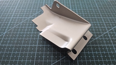 TAPA FRONTAL DEL LOOPER SIRUBA 3 Y 4 HILOS