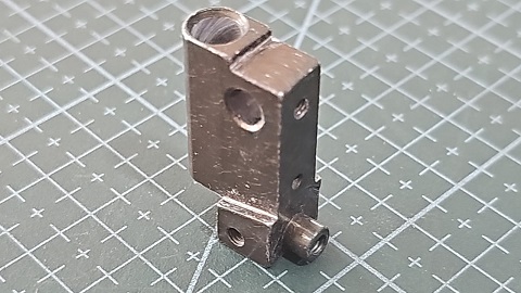 SOPORTE DEL COLLAR DE AGUJA SIRUBA OVERLOCK