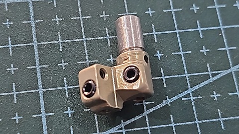 SOPORTE AGUJA SIRUBA 5MM OVERLOCK SERIE K