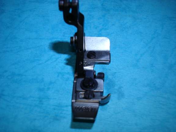 PRENSATELA JUKI MO3904 OVERLOCK