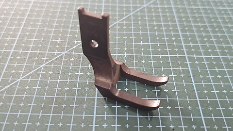 PRENSATELA EXTERNO TRIPLE ARRASTRE 1/4 2 AGUJAS