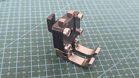 PRENSATELA RECTA DOBLE COMPENSADO PARA JEANS