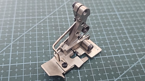 PRENSATELAS OVERLOCK SIRUBA SERIE K
