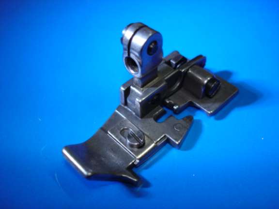 PRENSATELA SIRUBA OVERLOCK DE 5 HILOS GN794/5