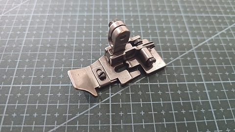 PRENSATELA SIRUBA OVERLOCK DE 5 HILOS GN794/5