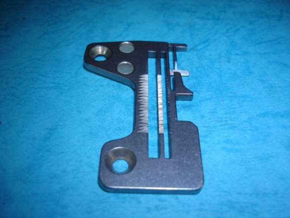 CHAPA DE AGUJA JUKI MO2316 3 HILOS