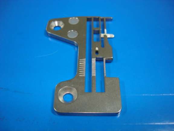 CHAPA AGUJA JUKI OVERLOCK 5 HILOS