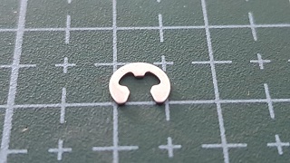 RETENTOR DEL EJE JUKI 3MM E RING