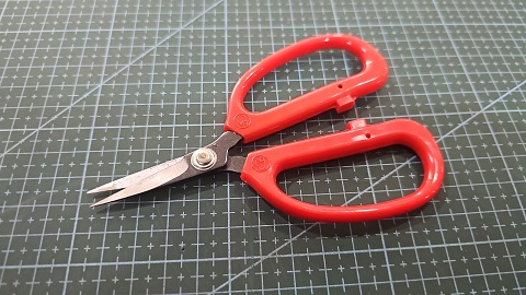 TIJERA DE ASEO CHICA