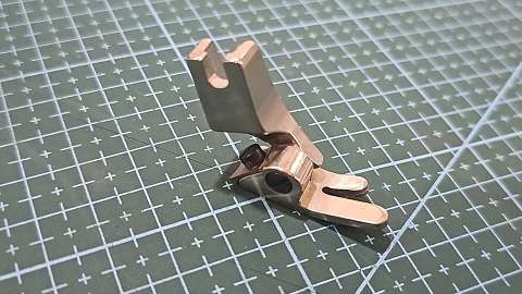 PRENSATELAS RECTA IND CON CUCHILLA