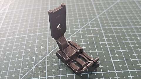 PRENSATELAS DOBLE AGUJA AGUJERO GRANDE 1/4