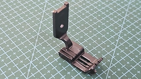 PRENSATELA DOBLE  GUIA IZQ 1/8 X 1/16