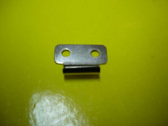 TRABA DE LA TAPA LANZADERA  BROTHER 430D