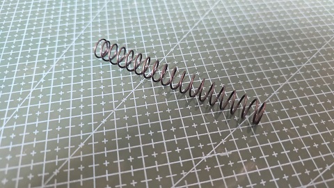 RESORTE DEL ENCOSTO DEL ACCIONADOR DE CORTE K