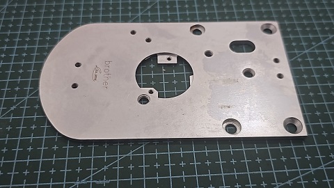 CHAPA DE AGUJA BROTHER ATRACADORA KE430D