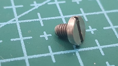 TORNILLO DE LA CHAPA DEL BLOCK DE LANZADERA KE430 M3 X 4
