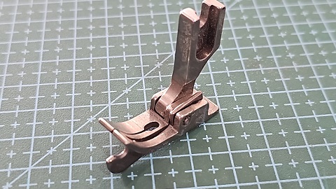 PRENSATELAS RECTA  CON GUIA 1/16