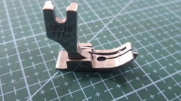 PRENSATELAS PARA RECTA CON GUIA DE 1/16