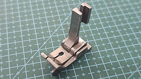 PRENSATELAS RECTA CON GUIA 1/4