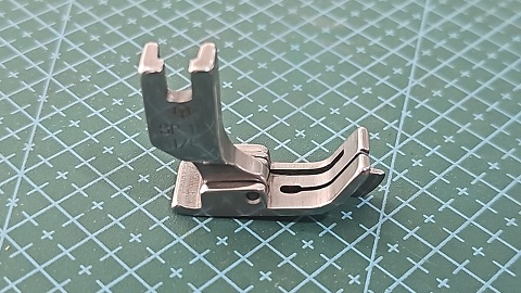 PRENSATELA RECTA CON GUIA 1/8