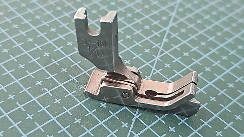 PRENSATELAS RECTA CON GUIA IZQUIERDA 1/32