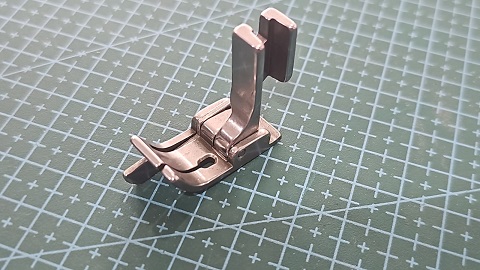 PRENSATELAS RECTA CON GUIA IZQUIERDA 1/4