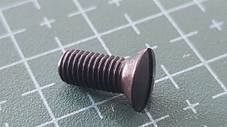 TORNILLO JUKI LH DOBLE AG 11/64-40 L:8,5CHAPA