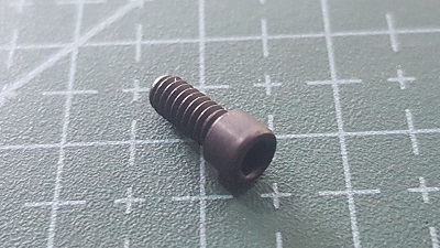 TORNILLO JUKI DE DIENTE DOBLE AGUJA 1/8-40 L7