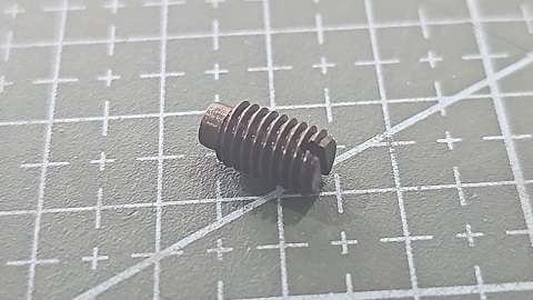 TORNILLO JUKI 15/64-28 L:10.5