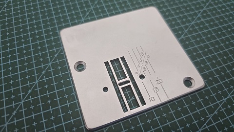 CHAPA DE AGUJA FAMILIAR ZIG ZAG