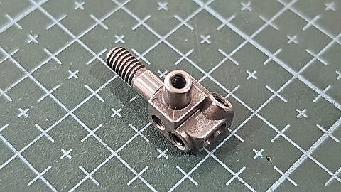 SOPORTE DE AGUJA JUKI MO3314 2MM 4 HILOS