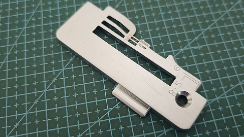 CHAPA DE AGUJA BROTHER OVERLOCK FAM 920 934