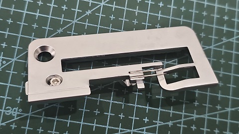 CHAPA DE AGUJA BROTHER OVERLOCK 3034D