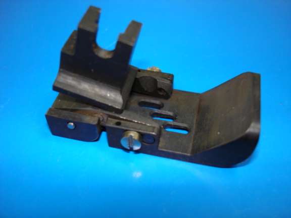 PRENSATELAS 1/4 TRES AGUJAS CAÑON SINGER 231
