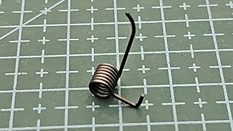 RESORTE REECE DEL ABRIDOR SPREADER IZQUIERDO