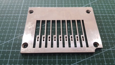 CHAPA DE AGUJA KANSAI ENGOMADORA 9NX 1/4" DFB1404