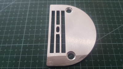 CHAPA DE AGUJA BROTHER AGUJERO GRANDE  PESADA