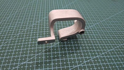 BRAZO DEL PRENSATELA S100 LADO DERECHO