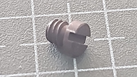 TORNILLO SINGER 9/64-36 L=4 APRET AGUJA DOBL