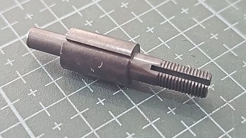 EJE TENSOR DE HILO SINGER MAQUINA POSTE GC24016