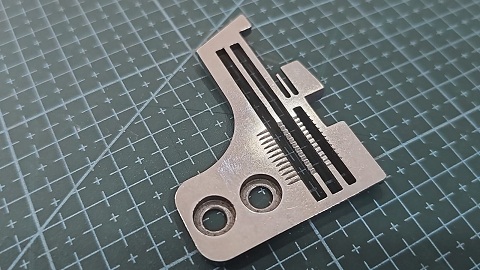 CHAPA DE AGUJA 4 HILOS PEGASUS 2 X 5 MM ANCHO