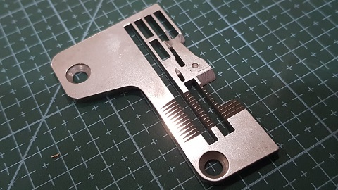 CHAPA DE AGUJA PEGASUS 5 HILOS 3X5