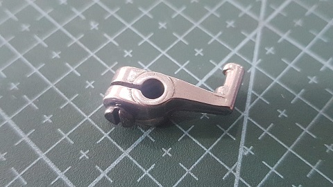 SOPORTE PRENSATELA OVERLOCK 3/4 HILOS