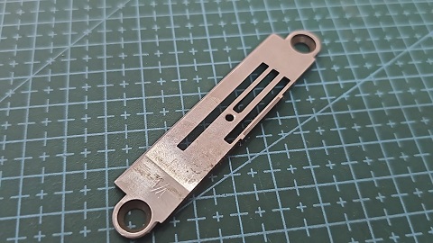 CHAPA DE AGUJA MODELO M318R ORIGINAL