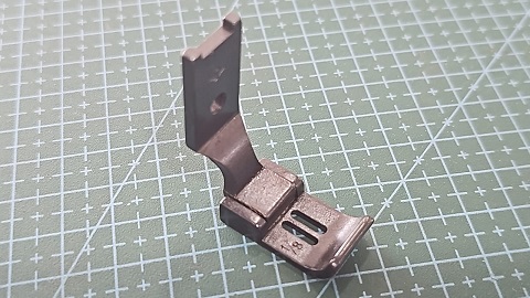 PRENSATELAS 1/8 DOBLE AGUJA